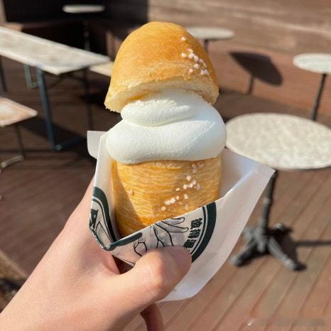 🚶在延禧洞散步时看到一家名叫PETERPAN1978的面包店，就顺便进去了～门