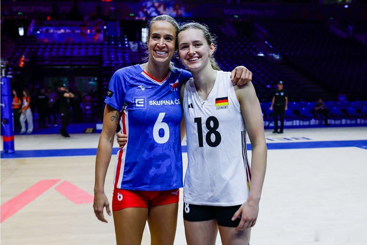 国际排坛动态2026世界女排联赛昨晚，德国女排3-1击败捷克女排一战，上演了比较