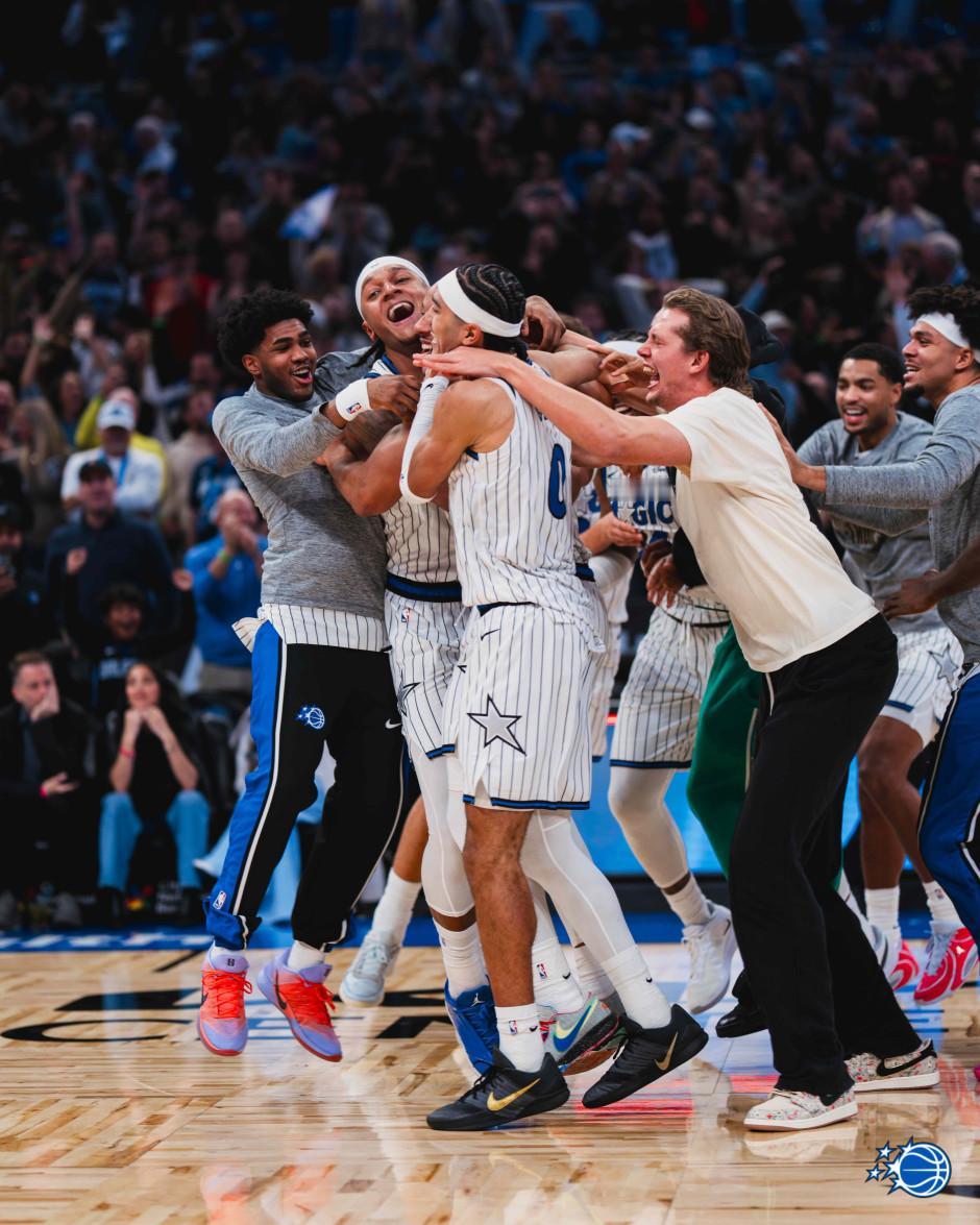 魔术上半场55-59落后76人

全队除了贝恩，全都在打铁

魔术这个队在前几年