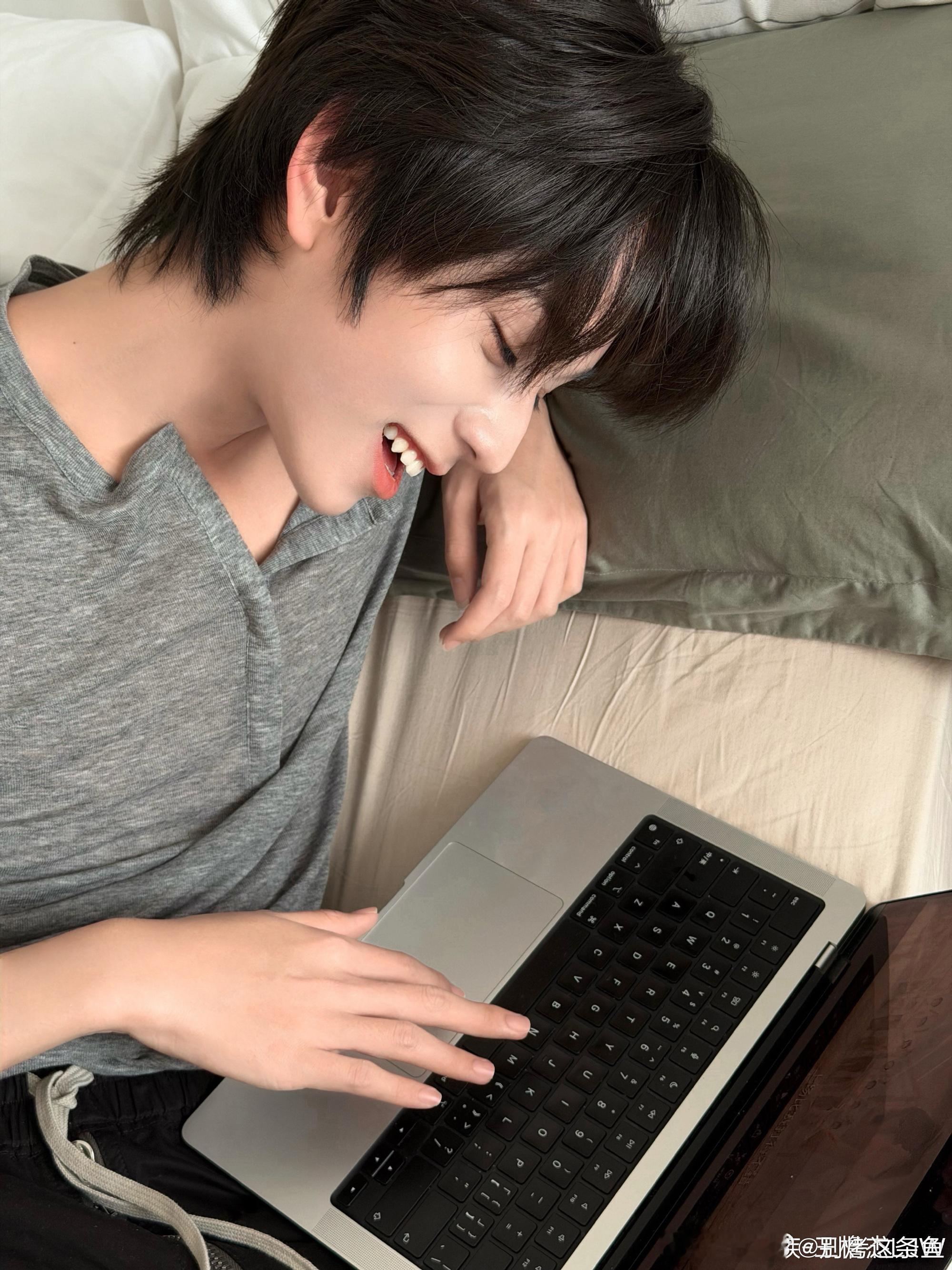 我那明媚爱笑的小宝宝又回来了[泪][泪] ​​​