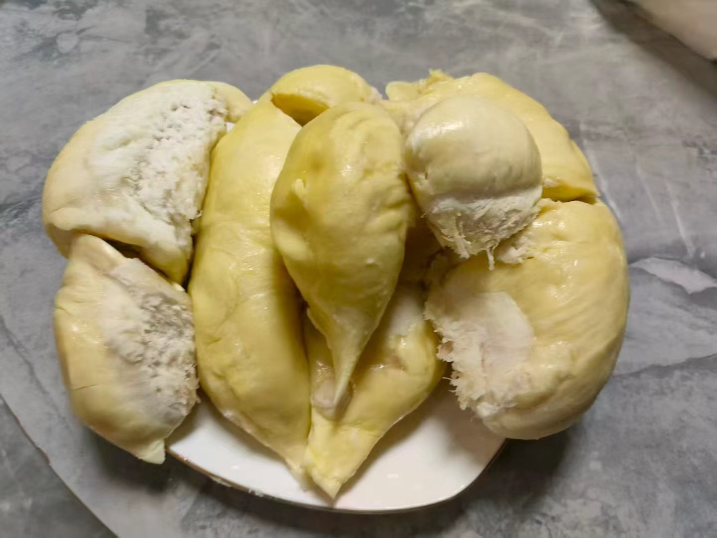吃吧，多吃点，开心最重要。嘴巴开心了，心情就好了，至于体重秤上的数字——嗯，我没