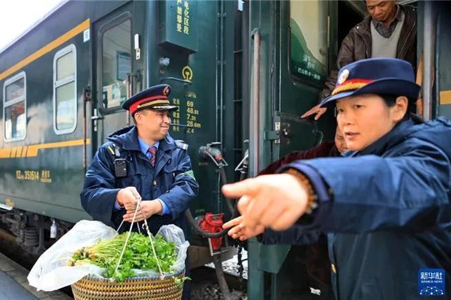 穿行于崇山峻岭间的黔北“慢火车”5629／5630次列车
5629／5630次列