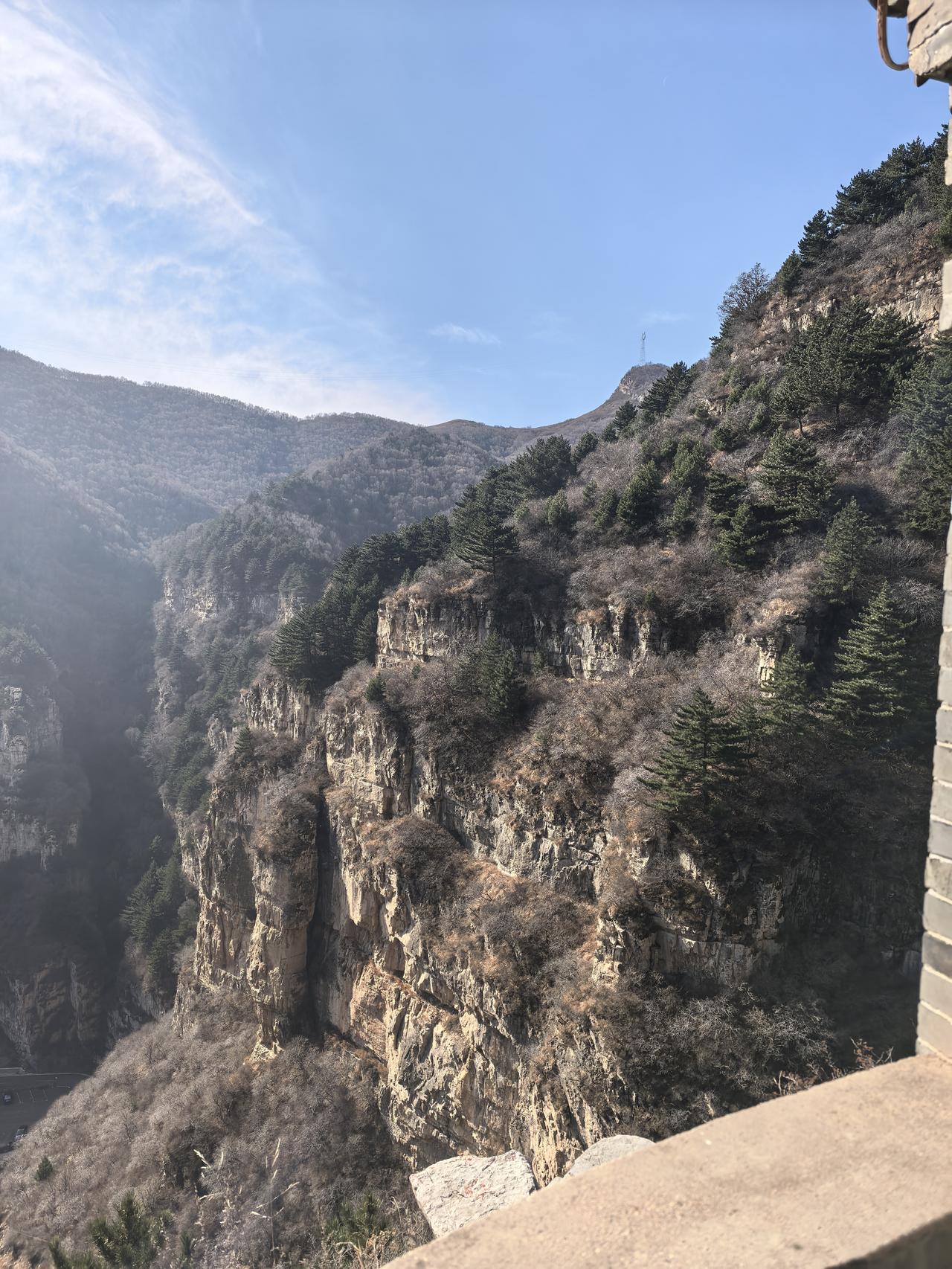 白仁岩寺，是位于代县西牛头山上的一座寺庙，还处于没有被开发的状态，的确是个好地方