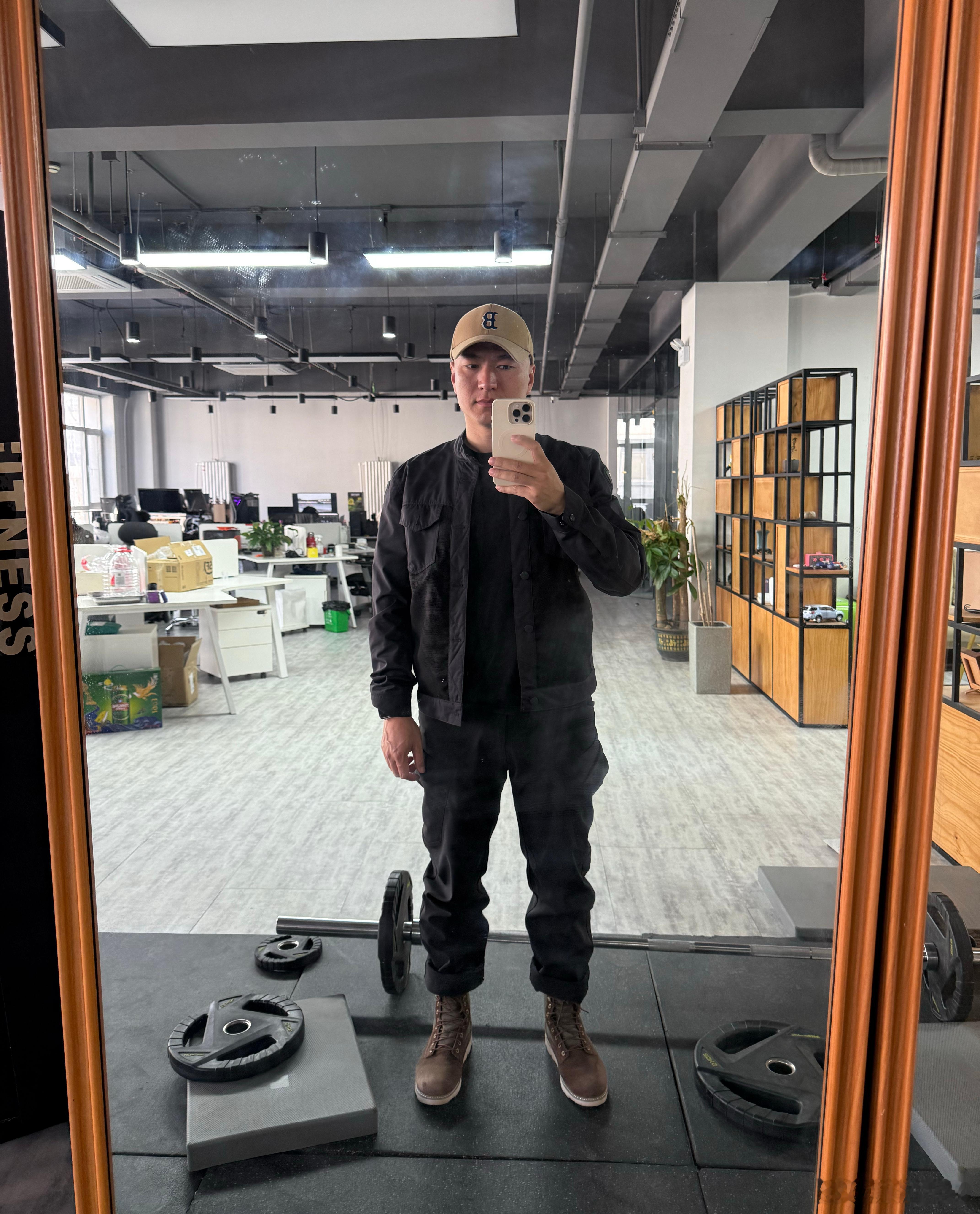 骑行服还是休闲款实用，不骑车也可以穿，穿了就想骑车，变相激发骑车…… 