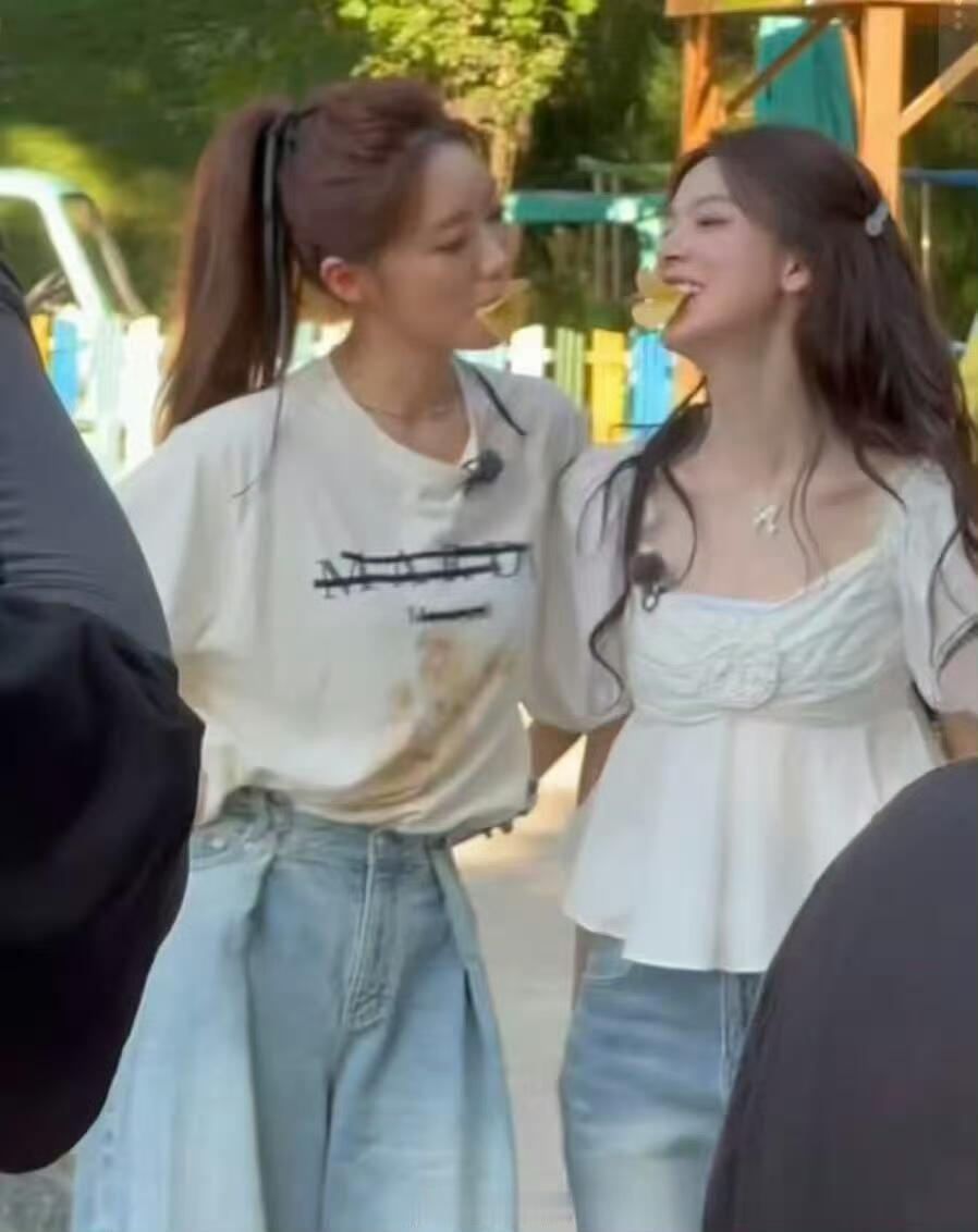 张月和陈瑶你两干啥呢浪姐日记浪姐我家那闺女 陈瑶开车张月坐副驾