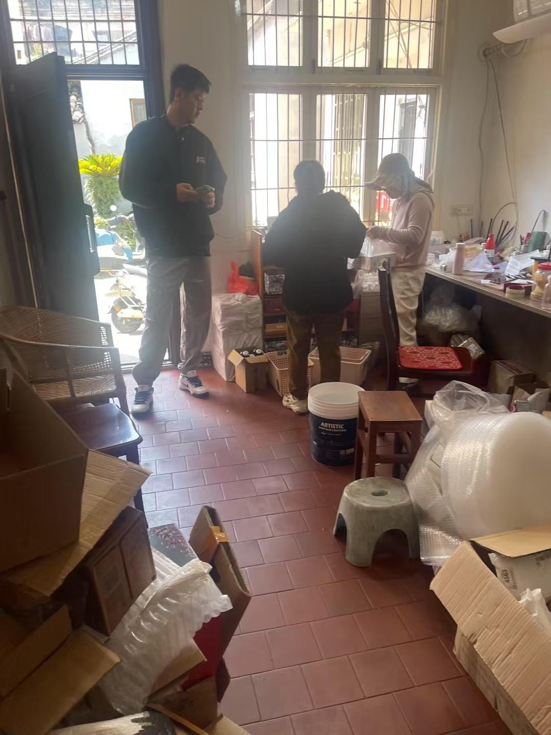 全国高中组篮球冠军队回浦中学篮球队员来买药膏，来人起码二米多高！

其实，我家的