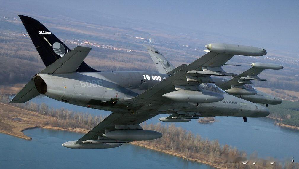 ✈️🇨🇿 由于内部政治分歧，捷克共和国拒绝向乌克兰派遣L-159战斗机。
