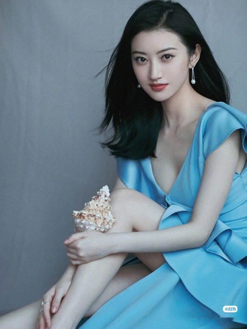 景甜现在的咖位，其实挺尴尬的
要不是孙宇晨这次爆料，恐怕她就要被雪藏了！
被资本