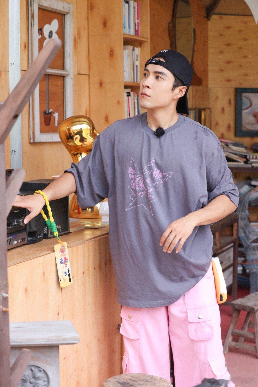 #有什么车是韩东君不会开的# 韩东君简直就是车神附体！无论是哪种摩托，他都能轻松