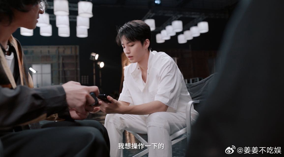 #王俊凯[超话]##王俊凯打着打着不笑了#王俊凯打游戏的时候也是非常的嘴硬，面对