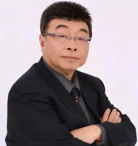 台湾知名评论员邱毅最近抛出一个惊人观点：倘若解放军踏上台湾土地，台军极可能避免正