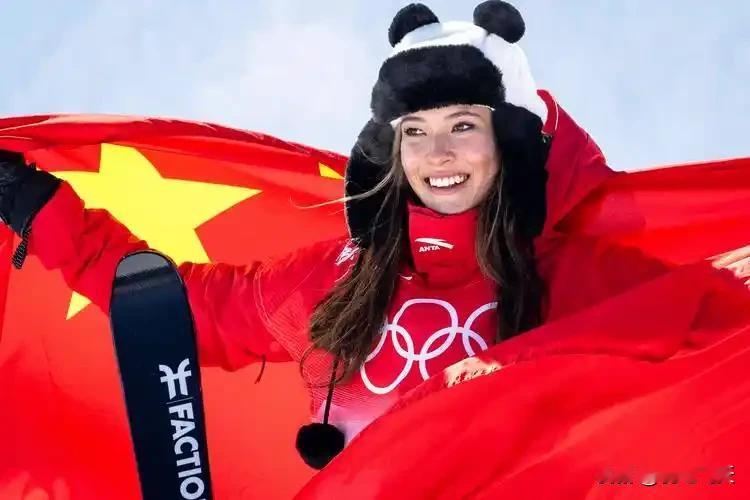 谷爱凌骐骥一跃天马行空
北京时间2月22日，2026年米兰冬奥会传来好消息，谷爱