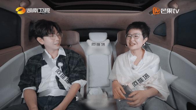 胡夏不介意被路人认成白举纲 湖南卫视背后 胡夏分享在北京被错认成白举纲的经历，惊