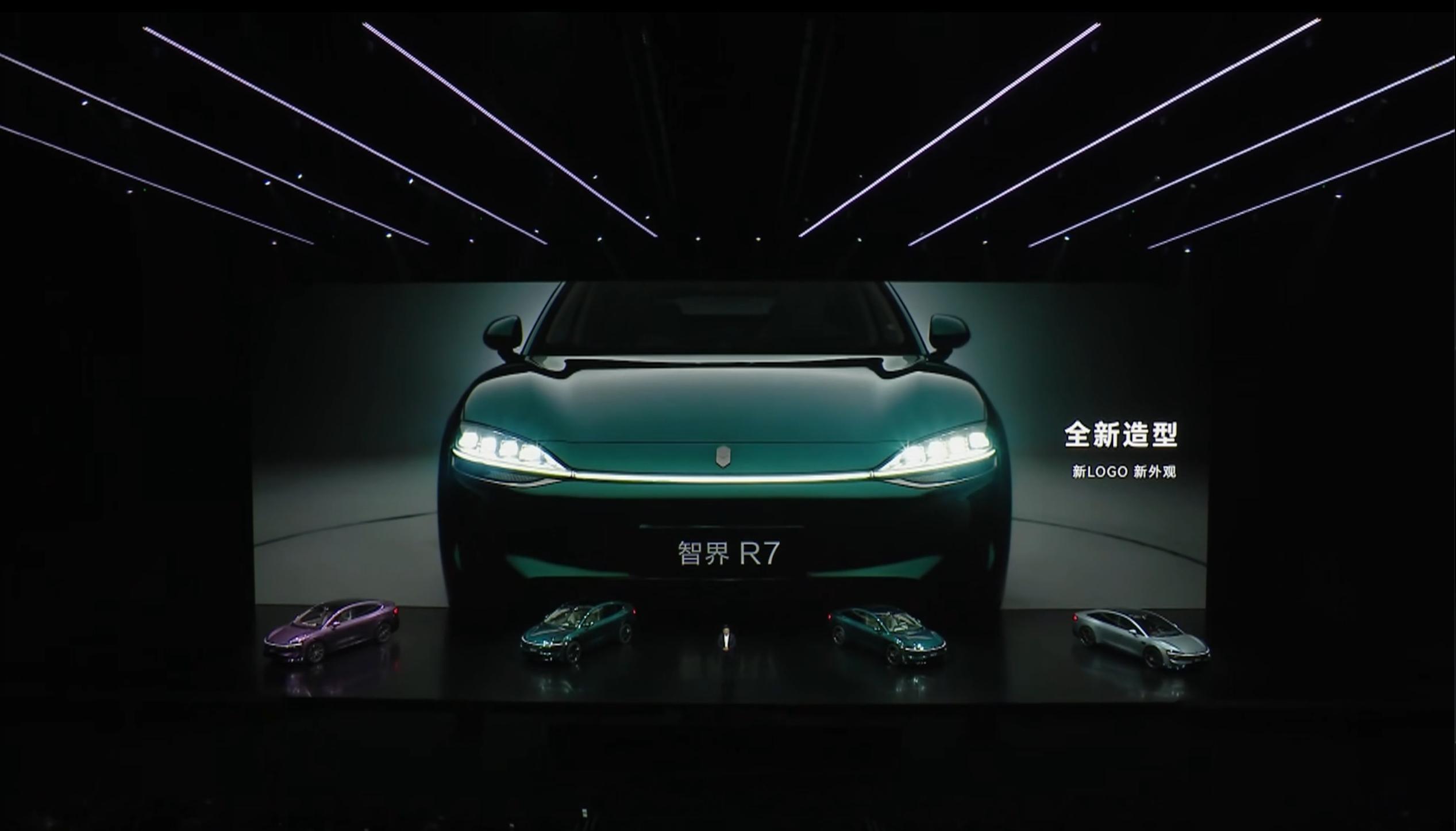 不知道为啥，总觉得新款智界 R7 的外观比之前老款智界 R7 好看很多 ​​​​