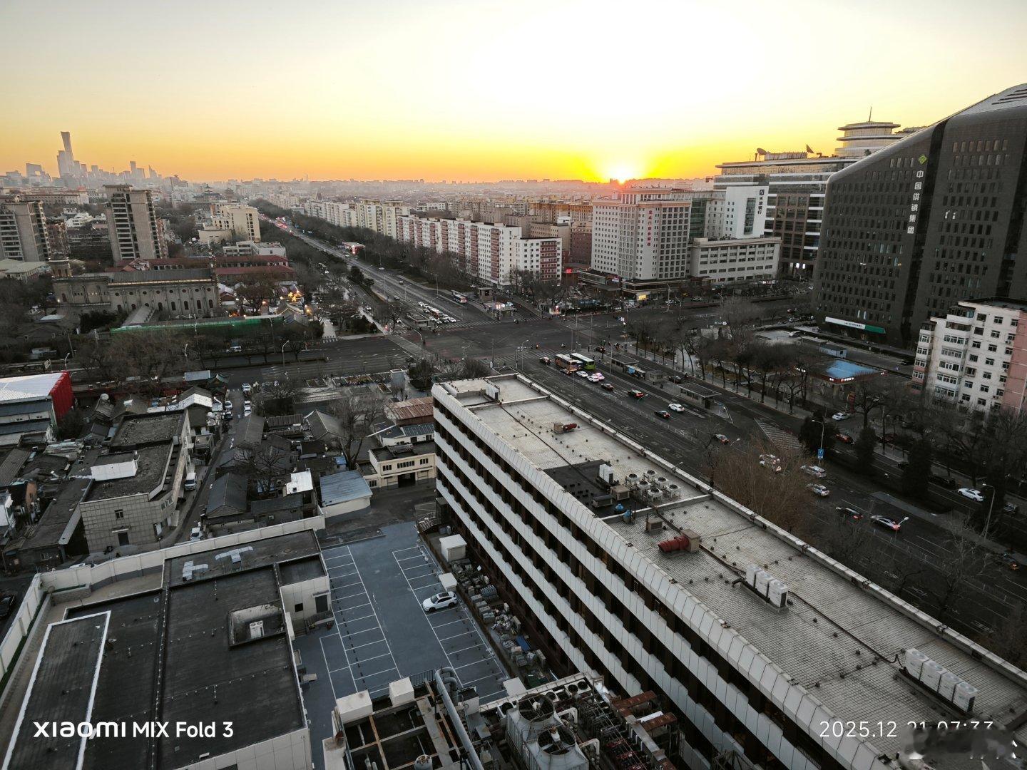 冬至，太阳就要往回走了，未来似乎充满希望，但也要迎来最寒冷的日子，不知道能不能挺