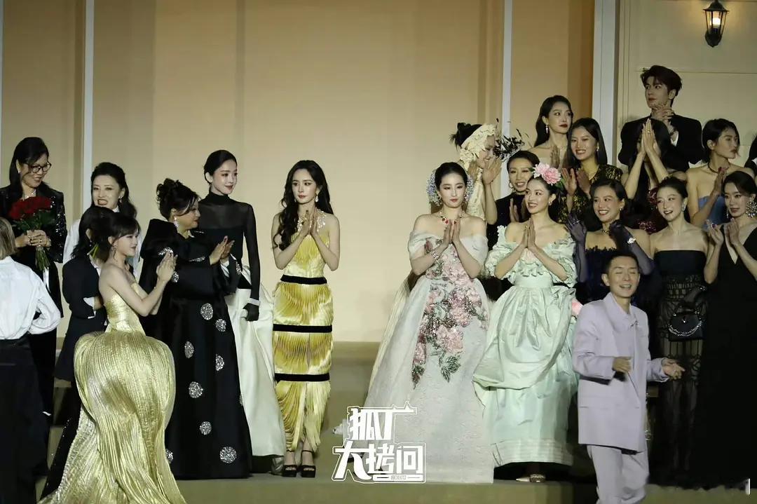 钟楚曦被取外号互联网每过一段时间就要找一个女明星出来骂，因为VOGUE抢C钟楚曦