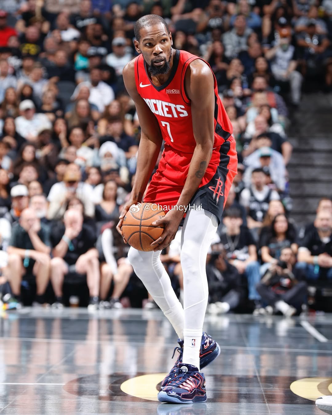 作为大巴黎的小股东，kd今天对马刺上脚了kd18大巴黎pe休斯顿火箭 ​​​