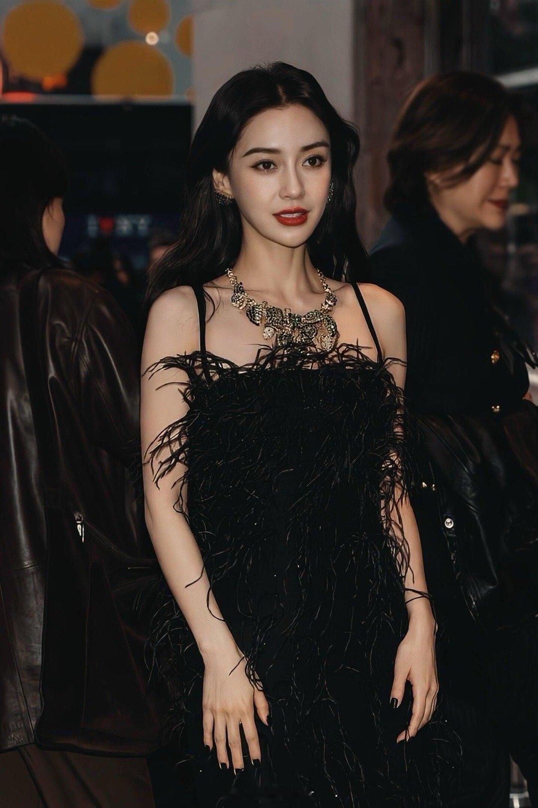 Angelababy[抱一抱][爱你][爱你][舔屏][舔屏][舔屏][舔屏] 