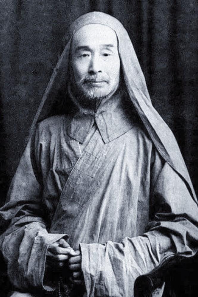 繁华如梦，看淡即安；烦恼如云，想开即晴！

弘一法师曾言：

“人若悄然离去，不