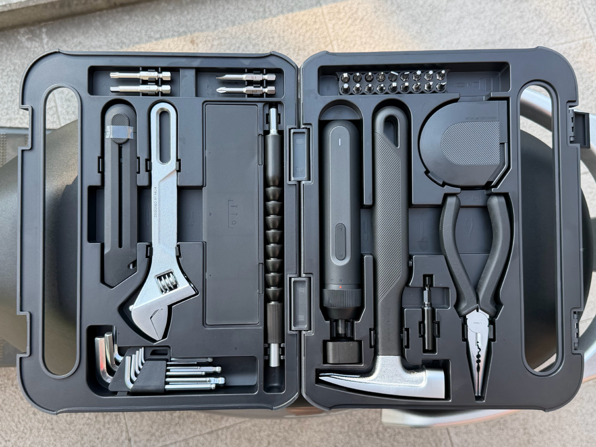 米家工具箱，二百多的价格常用工具都有，包括电动直柄螺丝刀（带批头套组+延长杆+可