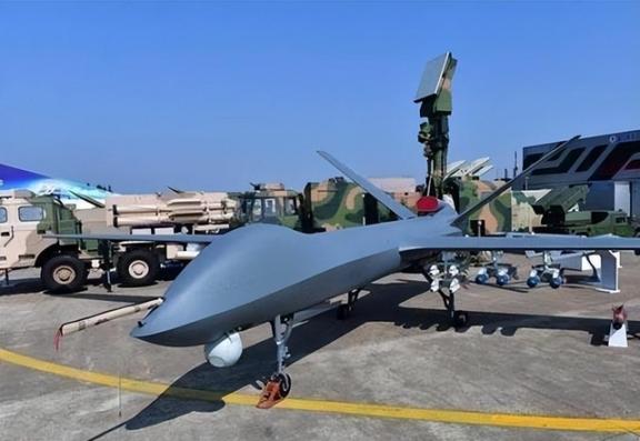 俄专家评价：中国不少新式武器在性能上确实超过了美国，但都存在一个"通病"！
 