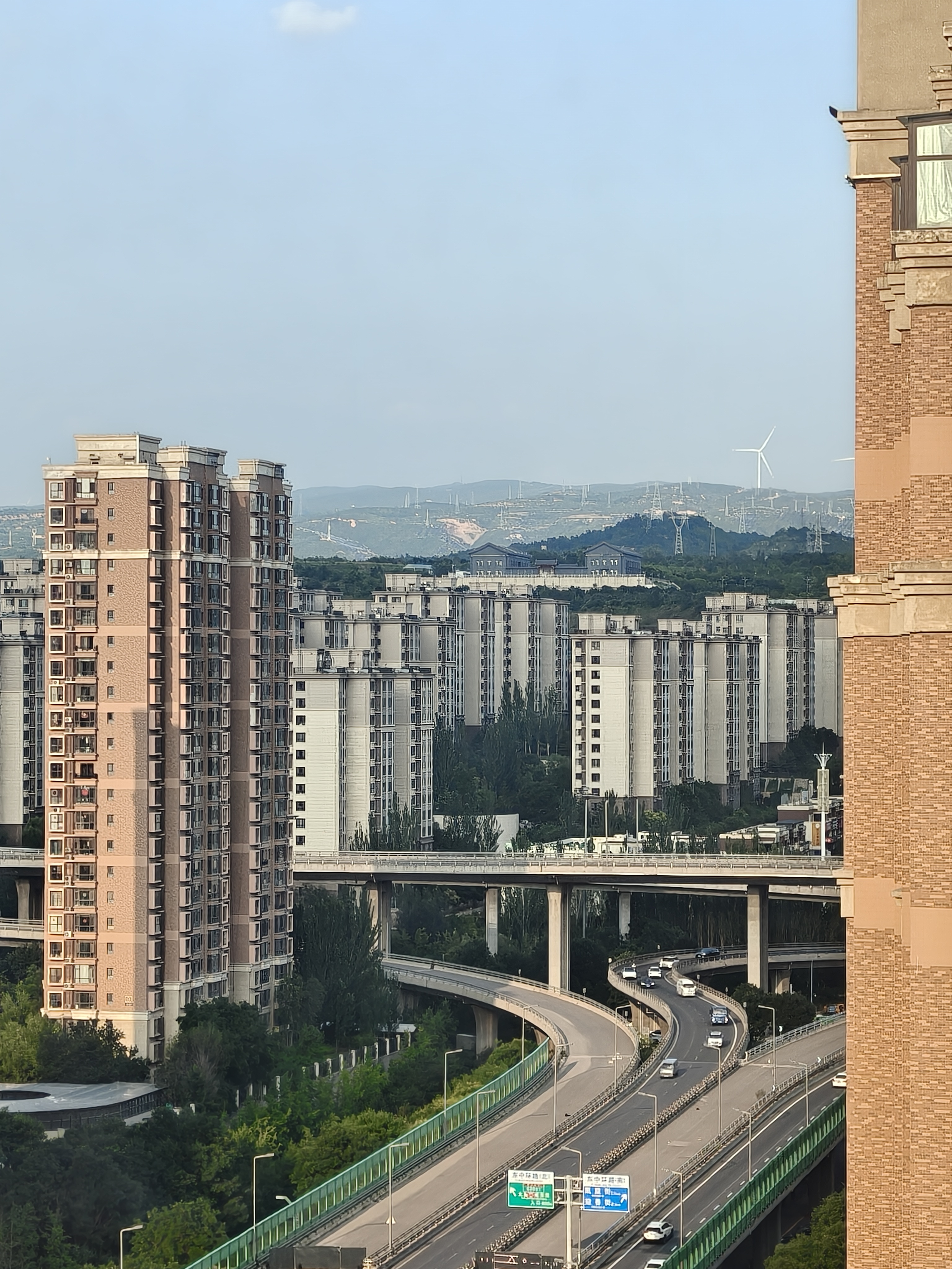 回家了，这几天从进酒店开始就在播倒霉熊，先是没给欢迎水果然后是预扣款和房费混了，