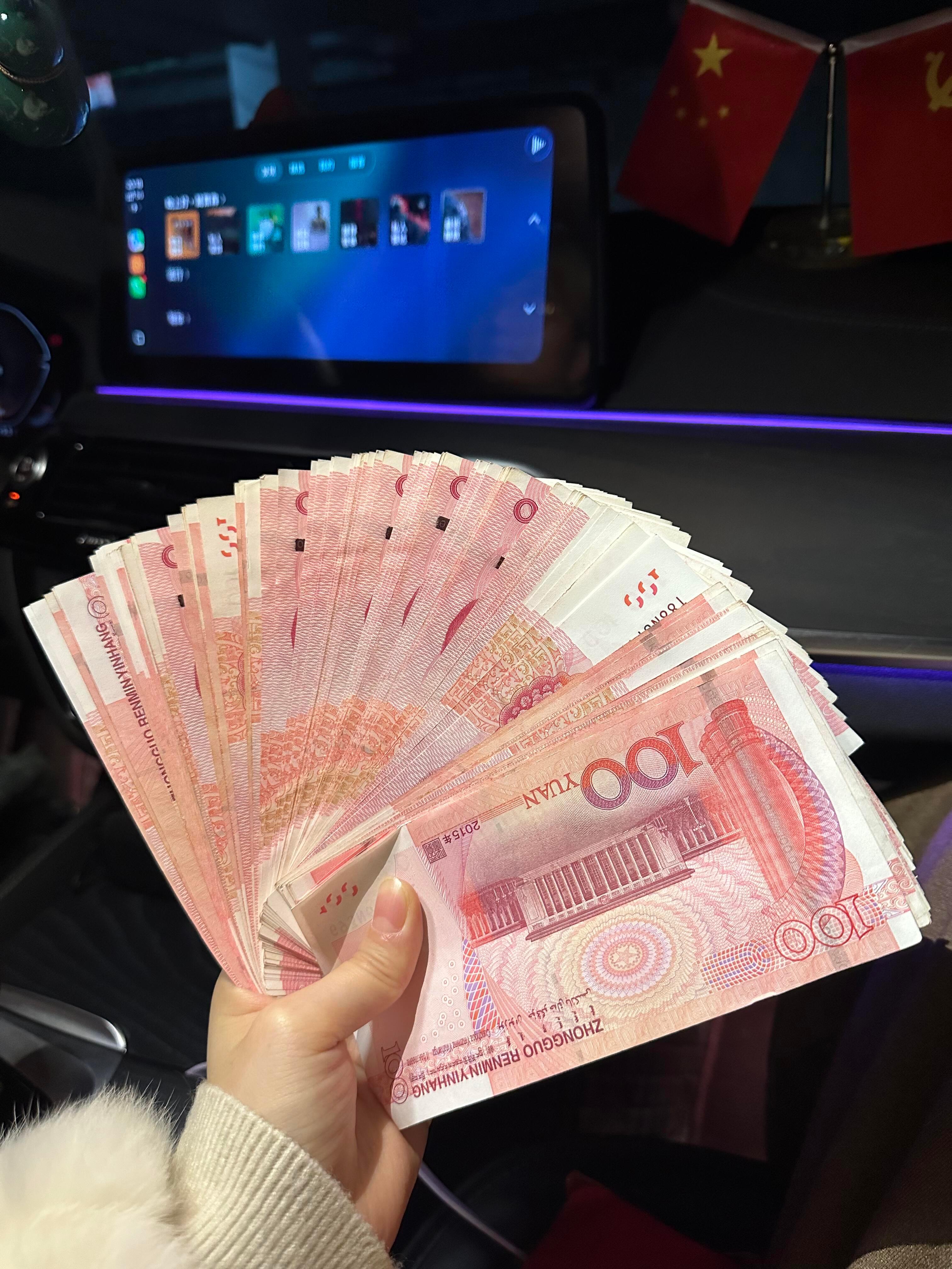 有情有义的女人,老天就应该为她奉上铁血丹心的真男人和无穷无尽的财富。 