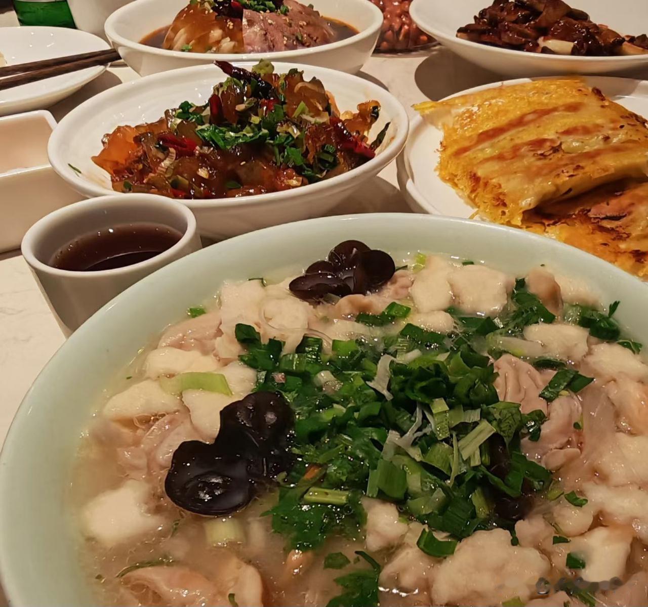 丰盛的凤翔晚餐，有汤有菜有饼晚餐饮食打卡 精致营养晚餐 营养午餐晚餐 晚餐暖心 