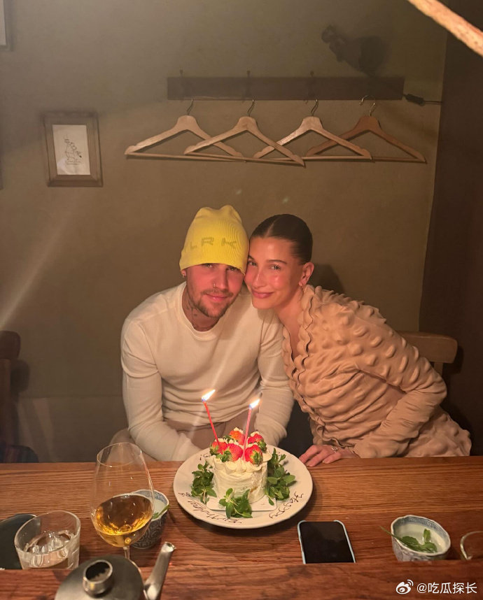 比伯海莉庆生合照比伯海莉生日合照 比伯海莉生日合照，从海莉的26岁到比伯的32岁