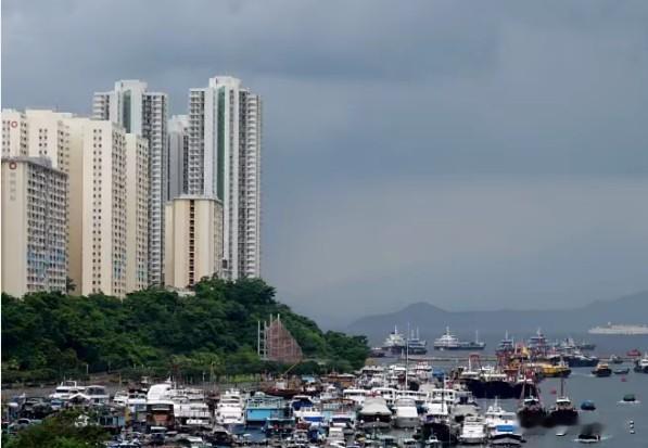 香港将首次制定自身五年规划，对接国家"十五五"框架。这标志着香港正式融入国家发展