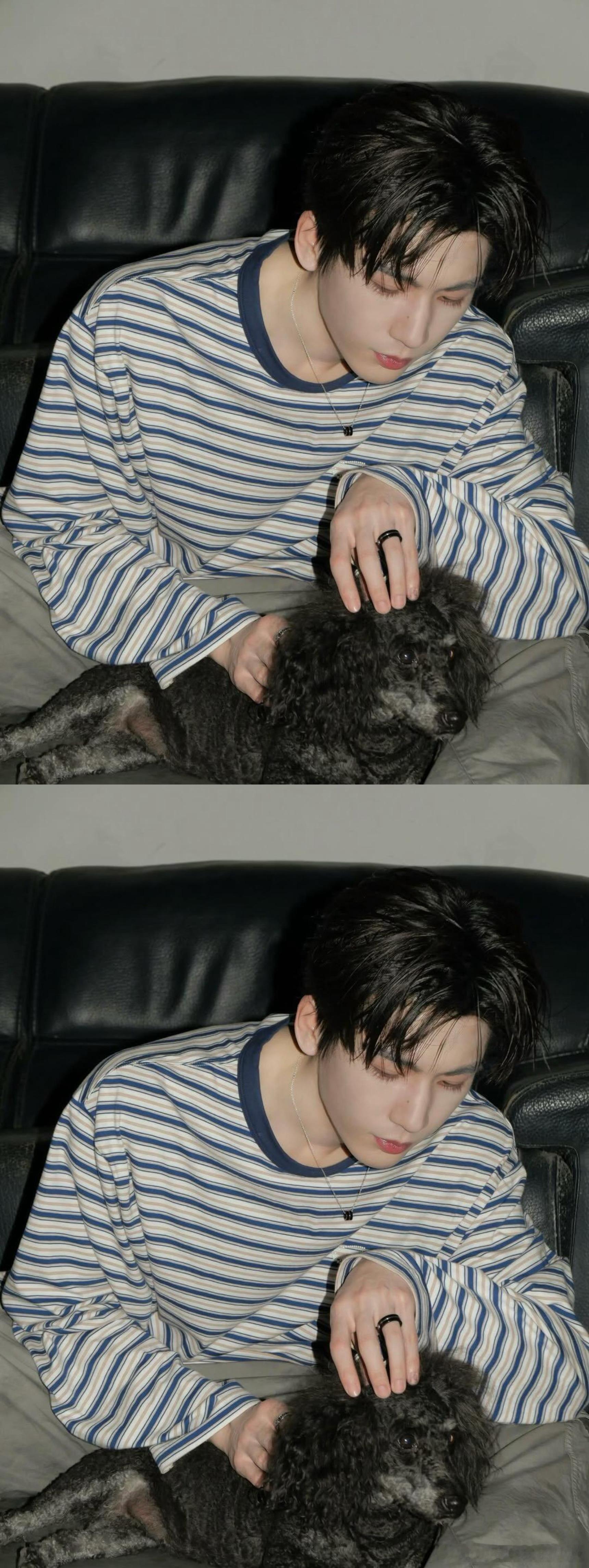 张凌赫Ins更新，条纹上衣造型居家男友感