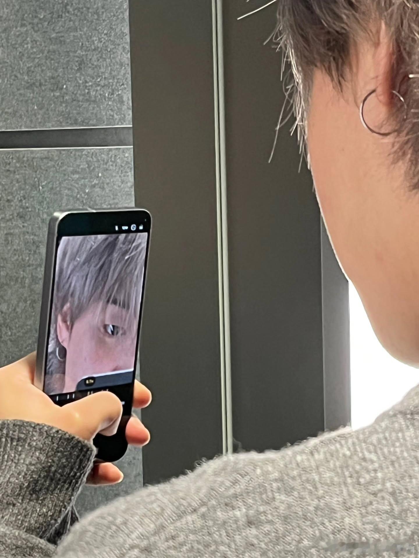 朴智旻更新 朴智旻 平安夜终于更新ig的防弹少年团成员朴智旻终于终于更新ins啦