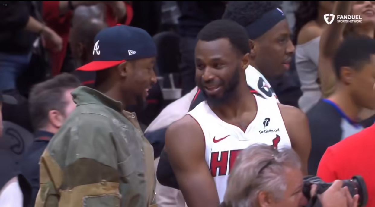 今日老鹰VS热火的赛后，两位勇士队的前队友安德鲁威金斯和乔纳森库明加在比赛后叙旧