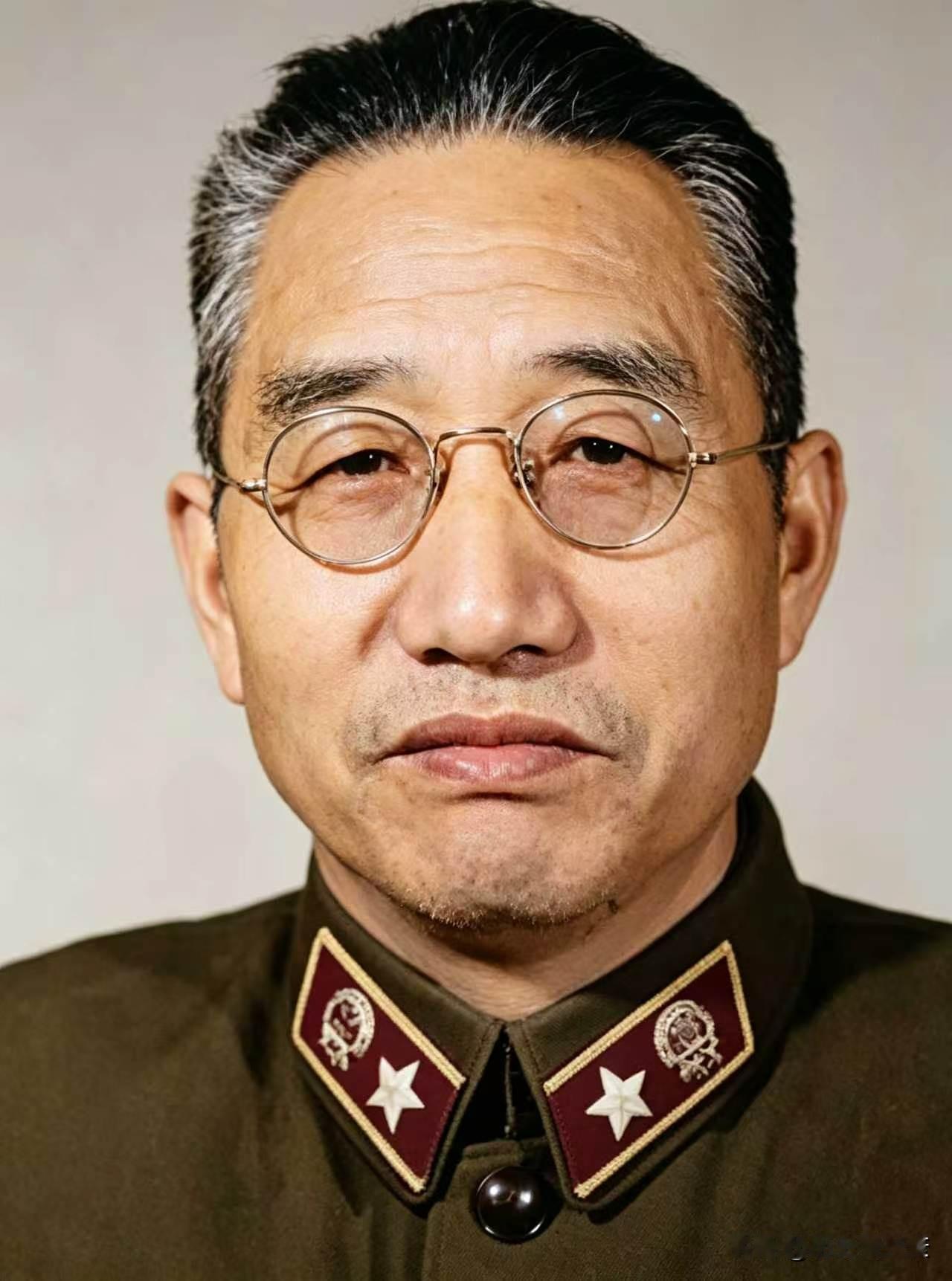 1937年初春，甘肃冰天雪地里，一个衣衫褴褛的男人独自走着。

几个月前，他还是