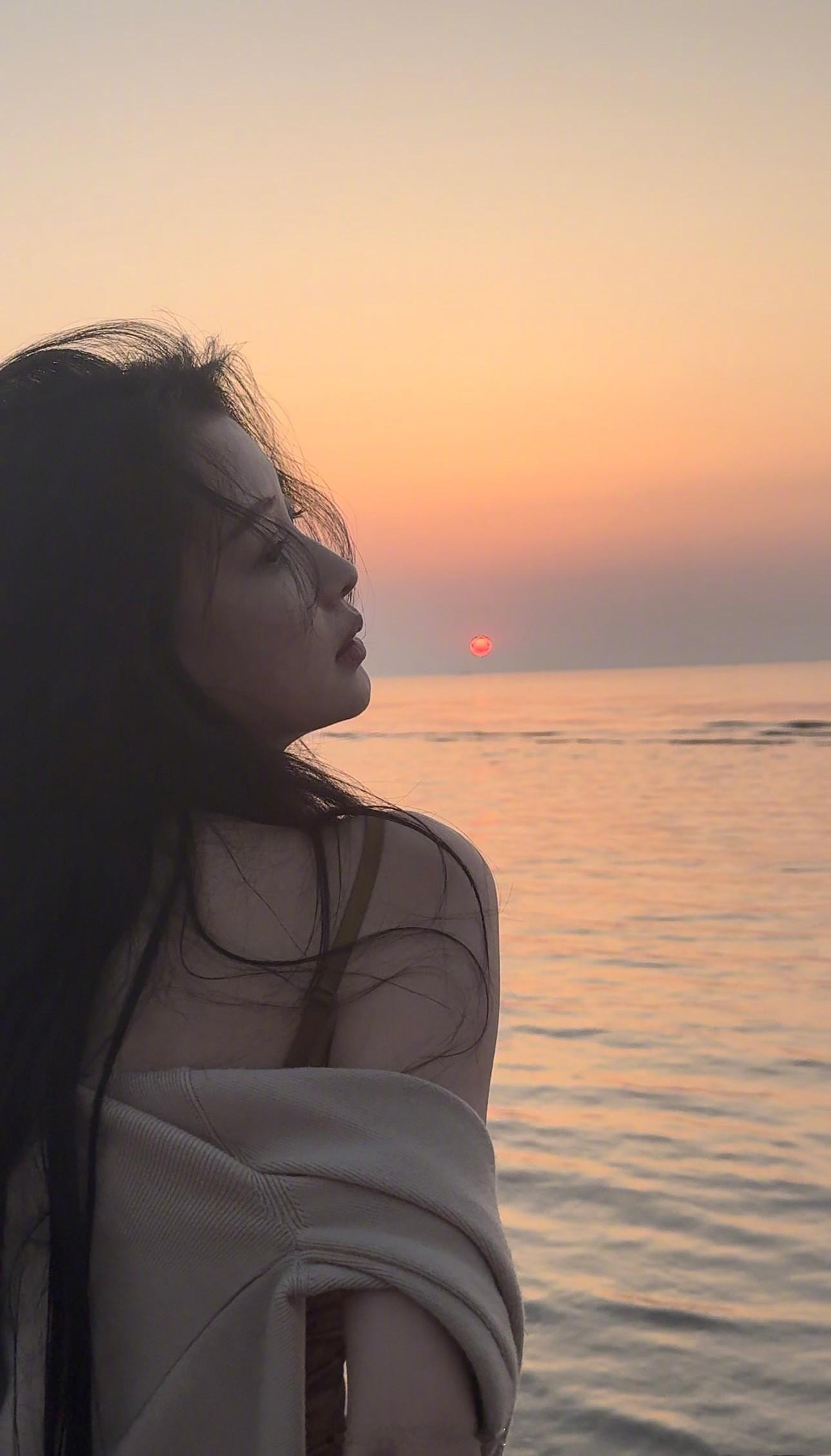 孙怡夏日吊带海滩 ​​​