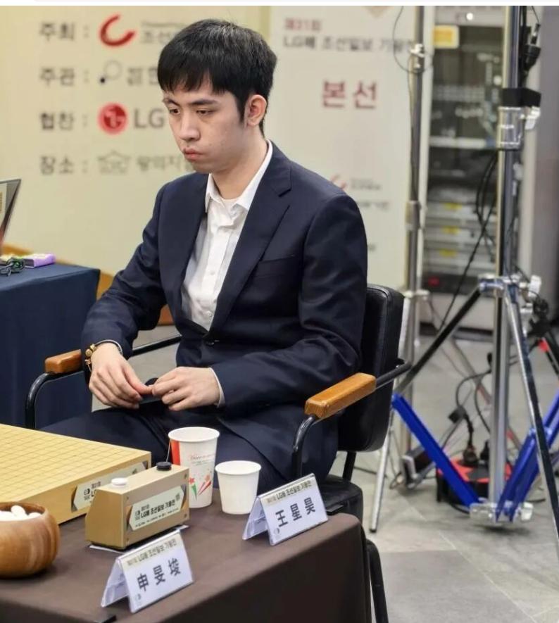 真是奇怪了！王星昊LG杯夺冠颁奖的照片，网上至今找不到，到底是什么原因？

今天