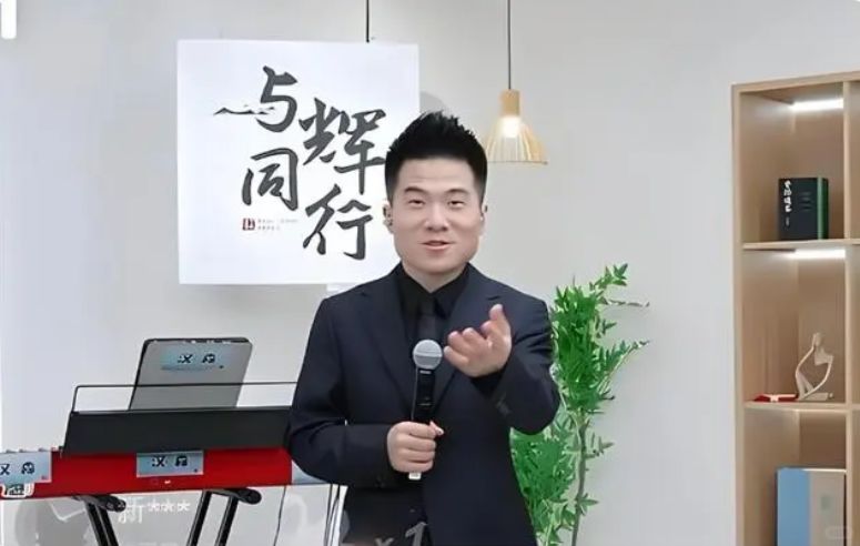 董宇辉把卖货的直播间，变成了文化讲堂。
	
总是能聊出不一样的东西，让观众在董宇...