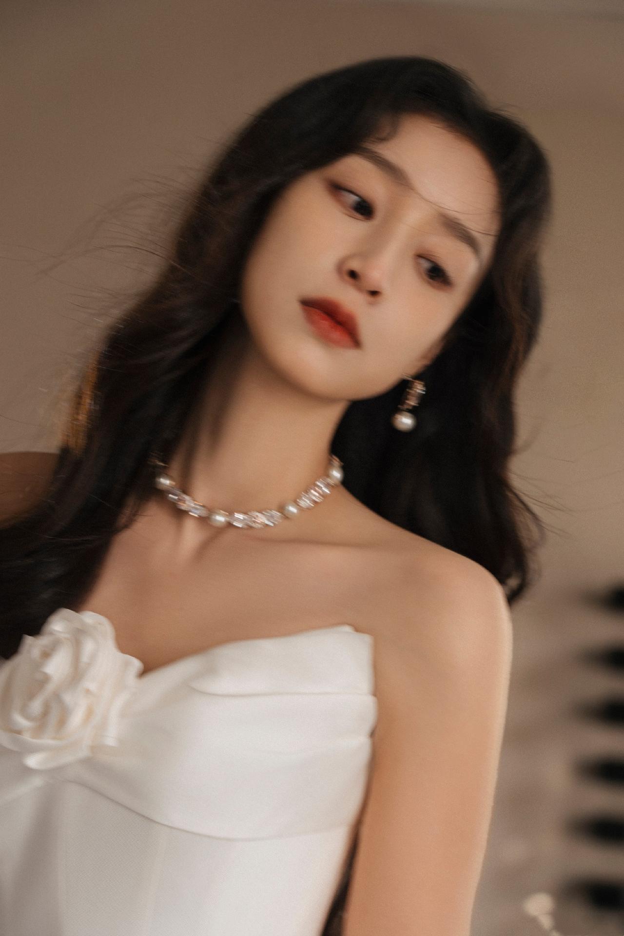 龚婉怡写真精选：白色柔美，婉如初见