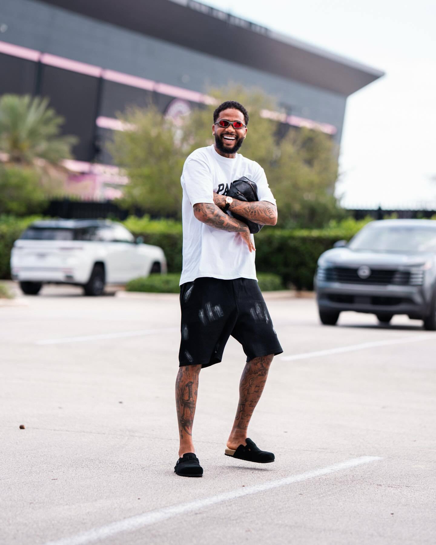 迈阿密官方｜帅气登场😎梅西