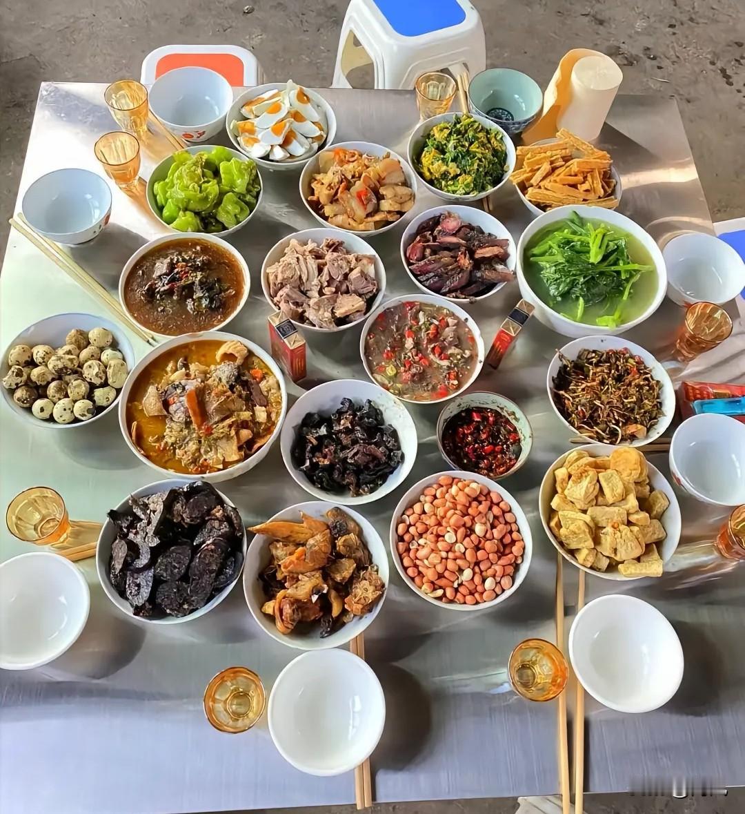 美食家常打卡穷是穷了点，但吃的还行吧[呲牙][呲牙]