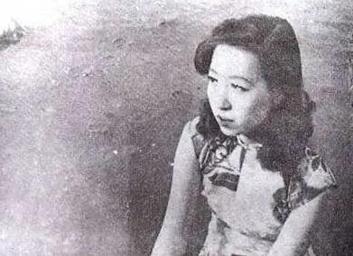 1995年，74岁张爱玲在美国出租屋内去世，尸体四天后才被发现，她身上什么也没有