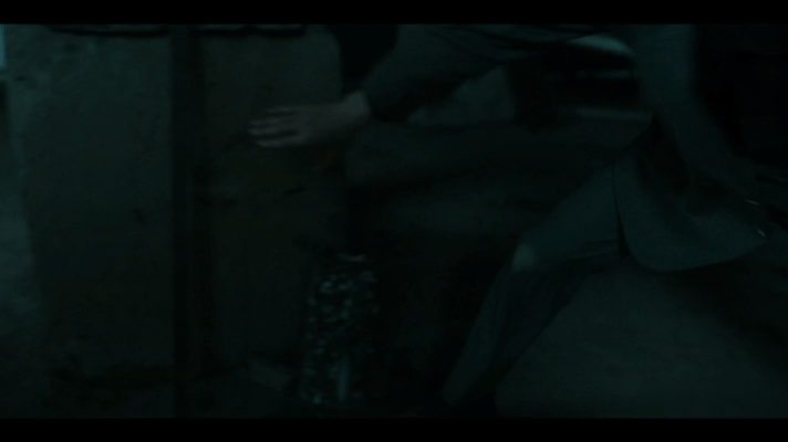 打戏能拍到这种程度实在太难得！迪丽热巴的动作刚柔并济，单手翻花刀时眼神坚定，身姿