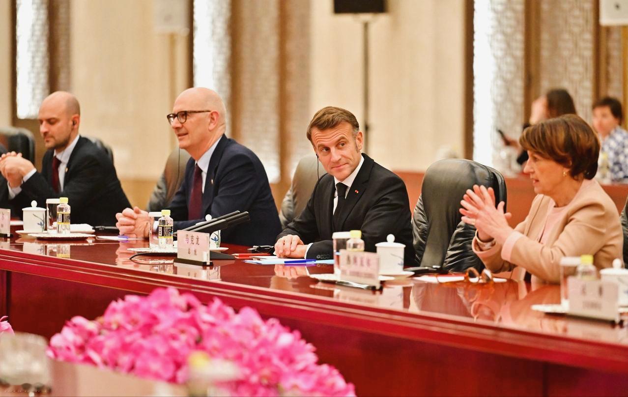 偏偏哥们儿可以，别把自己也骗了，马克龙这次访华哪儿重要了？

本来就是貌合神离的