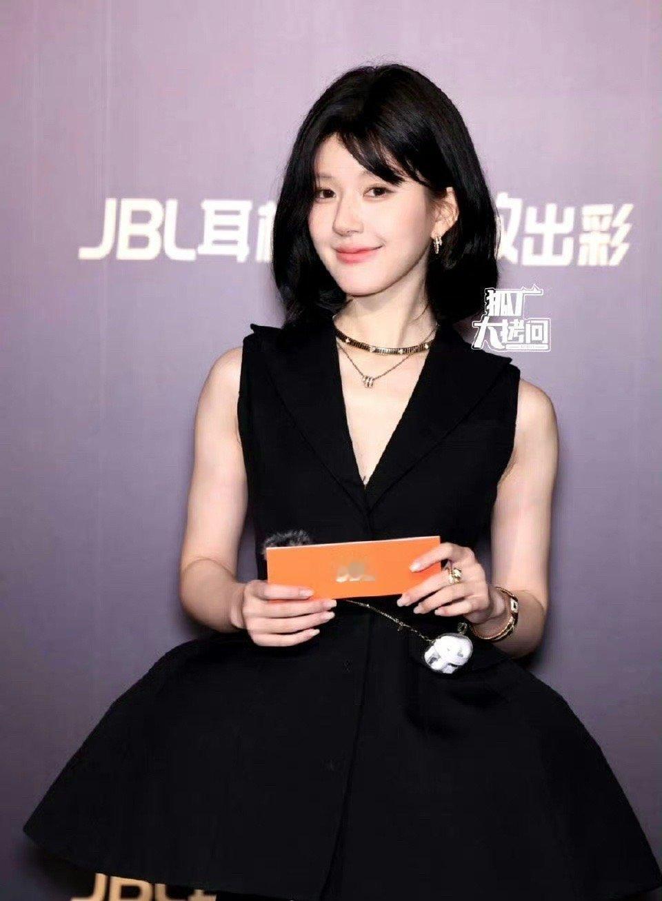 赵露思的脸真是时看时新啊 ​​​