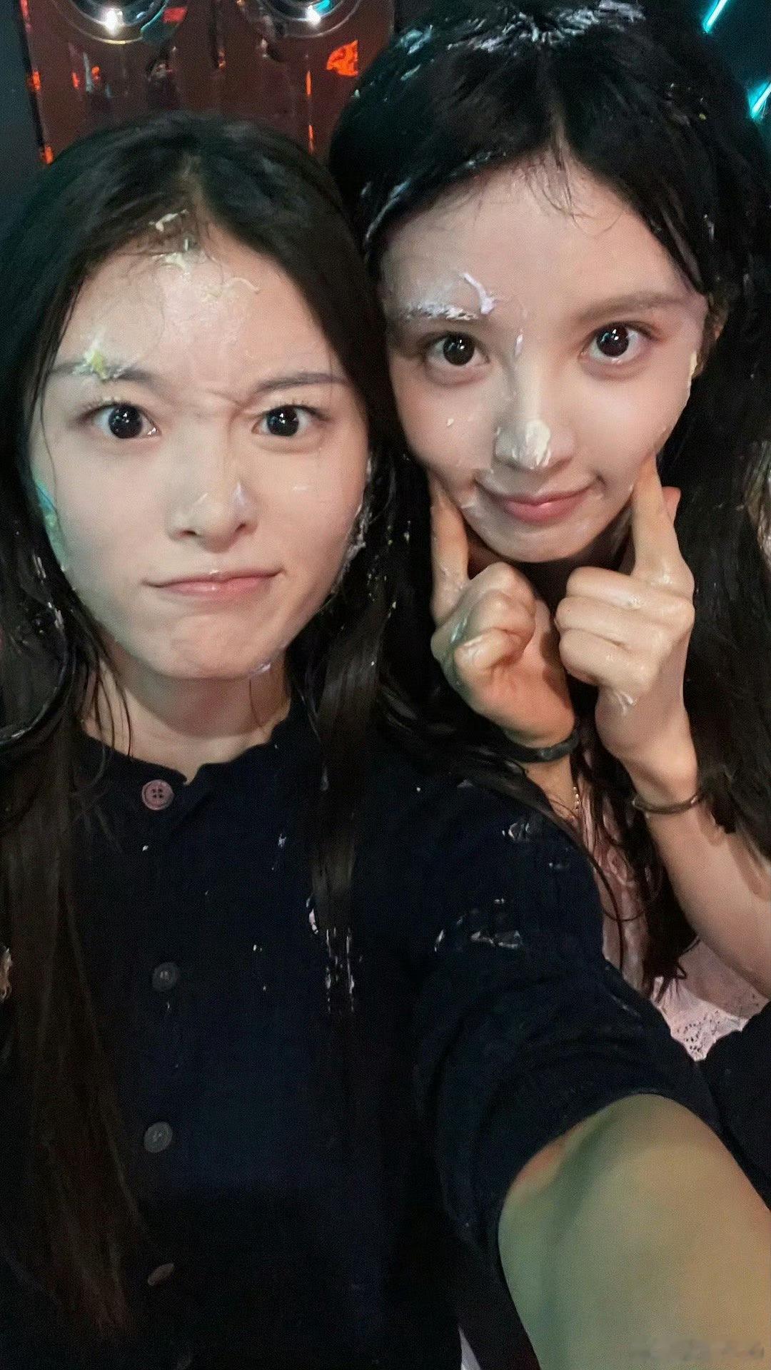 肖露晒和田曦薇合照这友情我慕了[期待] ​​​