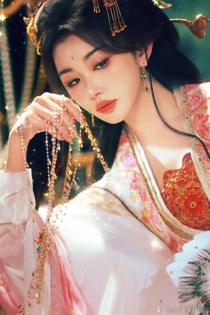 孔雪儿纸醉金迷古风大片迷人外表之下暗流涌动，期待昭阳公主权谋线网剧昭阳公主