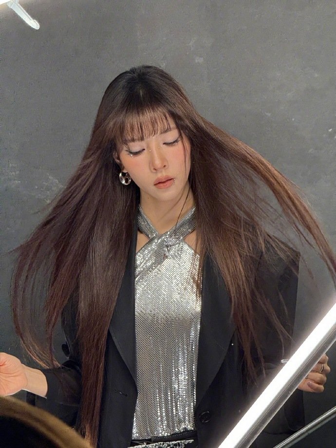 宋妍霏 小刘海美神降临新年这个小刘海就这样美翻世界😍😍 