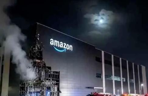 伊朗的反击，精准打在美国“七寸”上！谁能想到，美国引以为傲的科技霸权，如今正被几