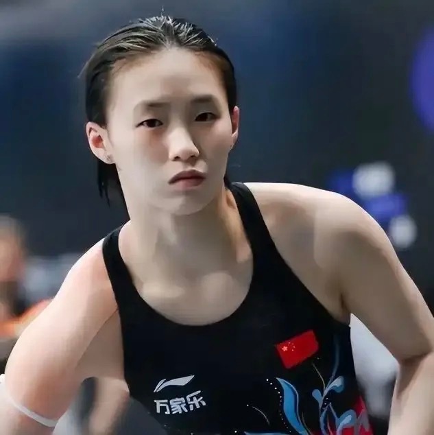 陈芋汐全年单项胜率百分百 2025年的陈芋汐堪称“跳台大魔王”，女子单人10米台