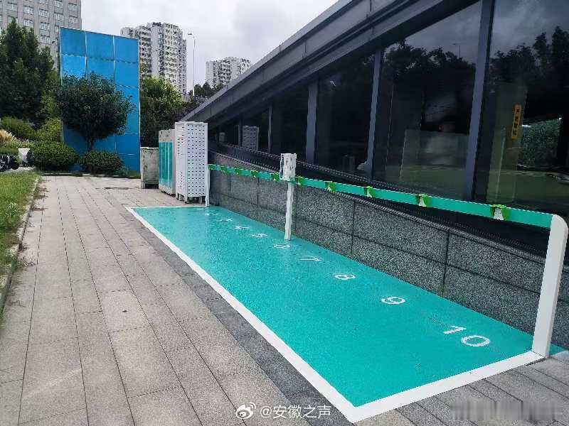 【#向光借能合肥轨道助您满电回家#】为落实绿色交通发展要求，解决乘车市民电动车充